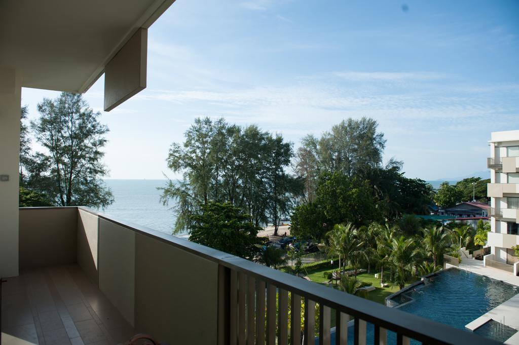 海滨-泳池海景公寓 峇都丁宜 外观 照片